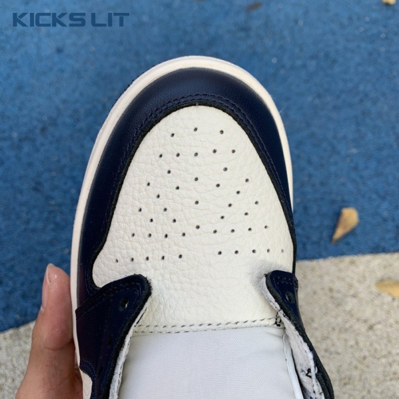 Jordan 1 Retro High Obsidian UNC Unisex Jordan 1 Retro High Obsidian UNC Unisex