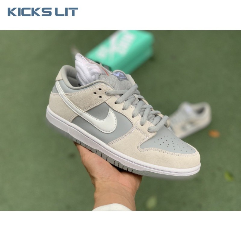 Dunk Low SB 'Summit White' Men's Dunk Low SB 'Summit White' Men's