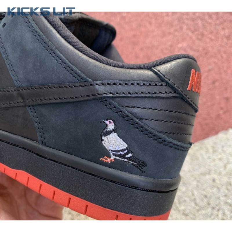 Dunk Low Pro SB 'Black Pigeon' Unisex Dunk Low Pro SB 'Black Pigeon' Unisex