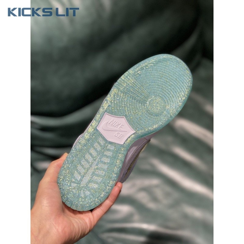 Sean Cliver x Dunk Low SB 'Holiday Special' Men's Sean Cliver x Dunk Low SB 'Holiday Special' Men's