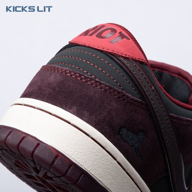 Riot Skateshop Nike SB Dunk Low FZ1289-200 Unisex Riot Skateshop Nike SB Dunk Low FZ1289-200 Unisex