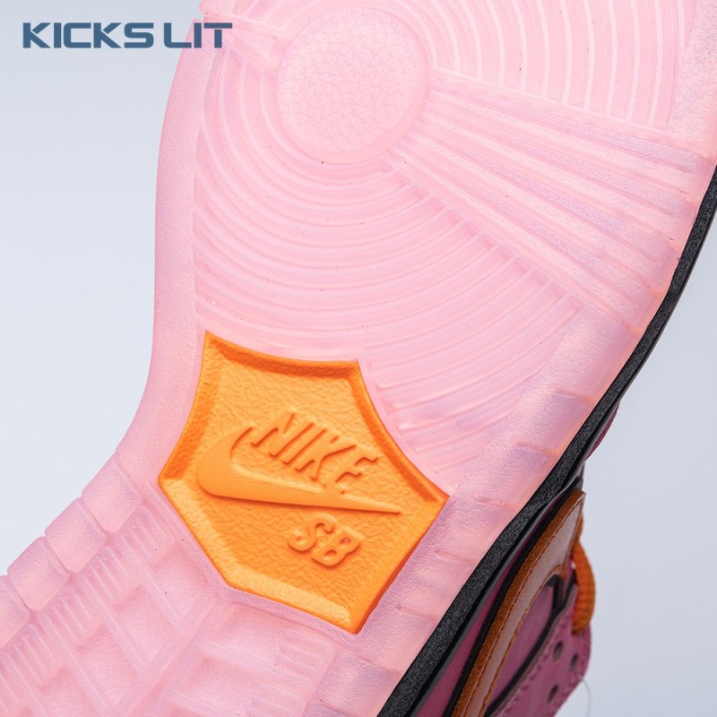 Nike SB Dunk Low  Nike SB Dunk Low