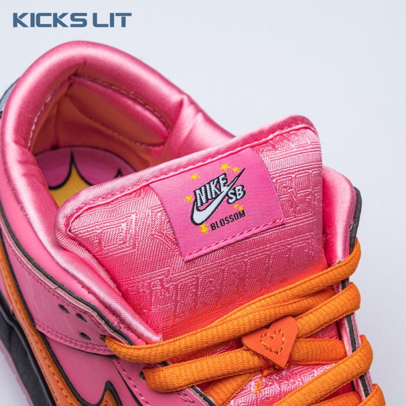 Nike SB Dunk Low  Nike SB Dunk Low